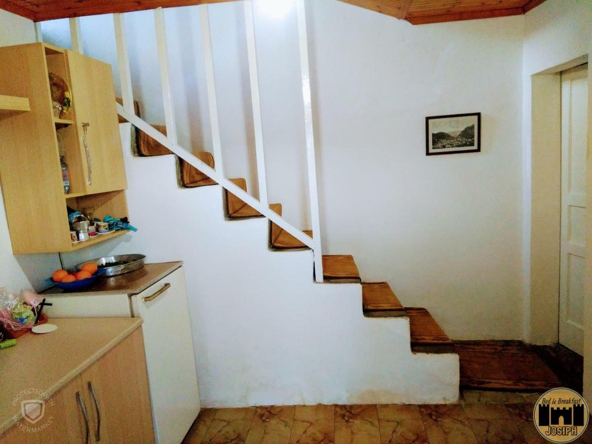 Bed & Breakfast Josiph เบราท ภายนอก รูปภาพ