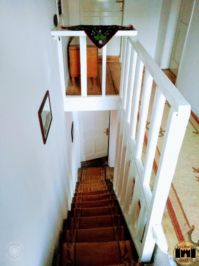 Bed & Breakfast Josiph เบราท ภายนอก รูปภาพ