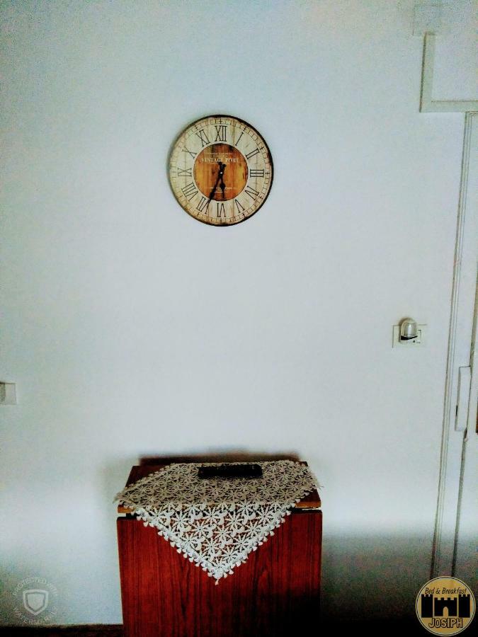 Bed & Breakfast Josiph เบราท ภายนอก รูปภาพ
