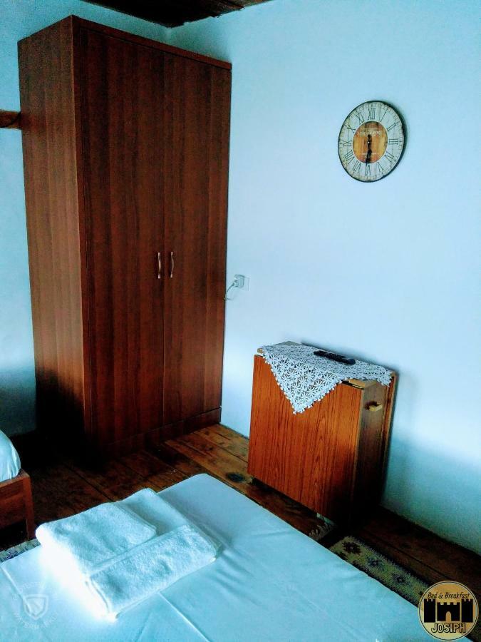 Bed & Breakfast Josiph เบราท ภายนอก รูปภาพ